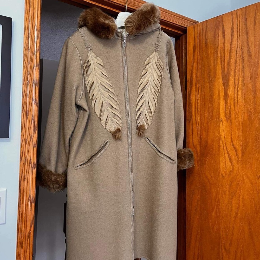 Linda Lundstrom vintage LaParka long coat gold 100% wool sz 10 with nylon shell.